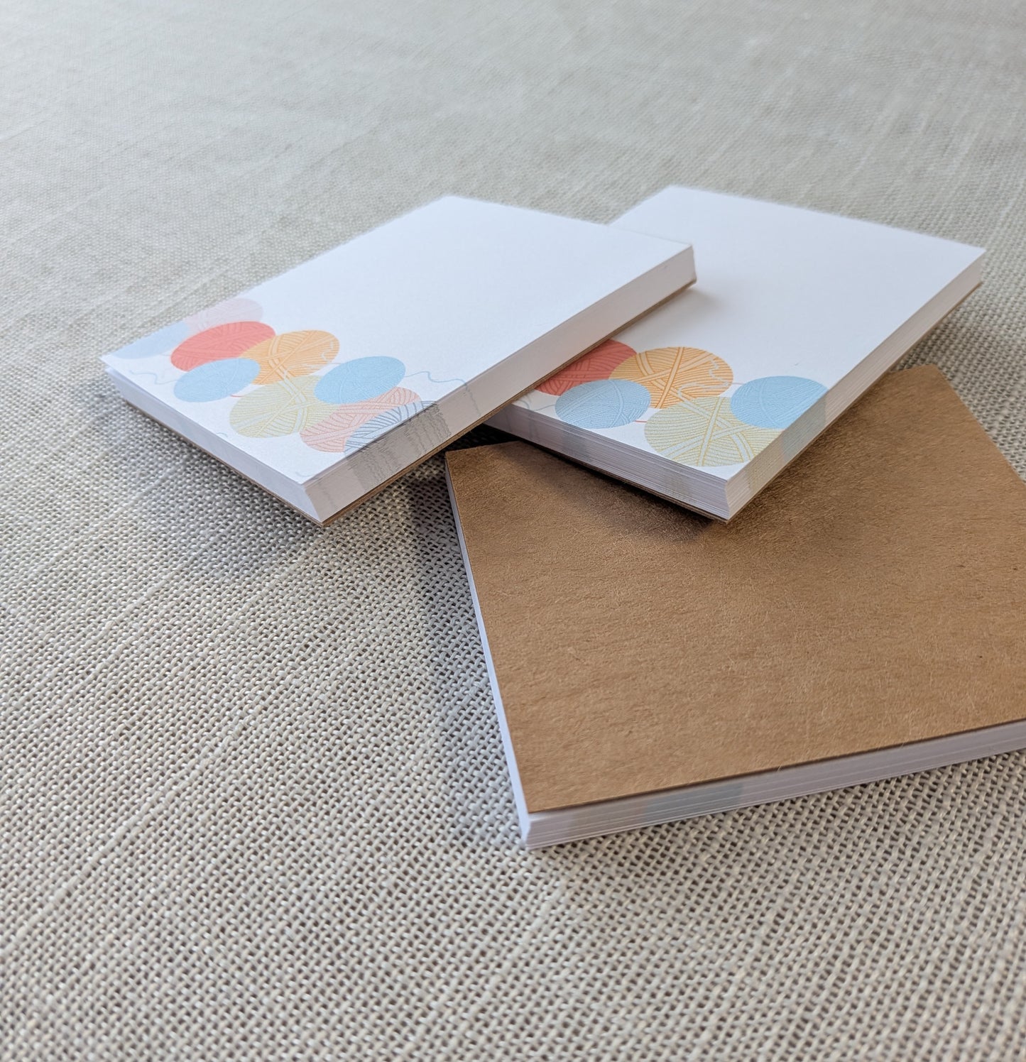 Liebevoll gestaltete Mini-Notizblöcke Bunte Wollknäuel | 3er Set