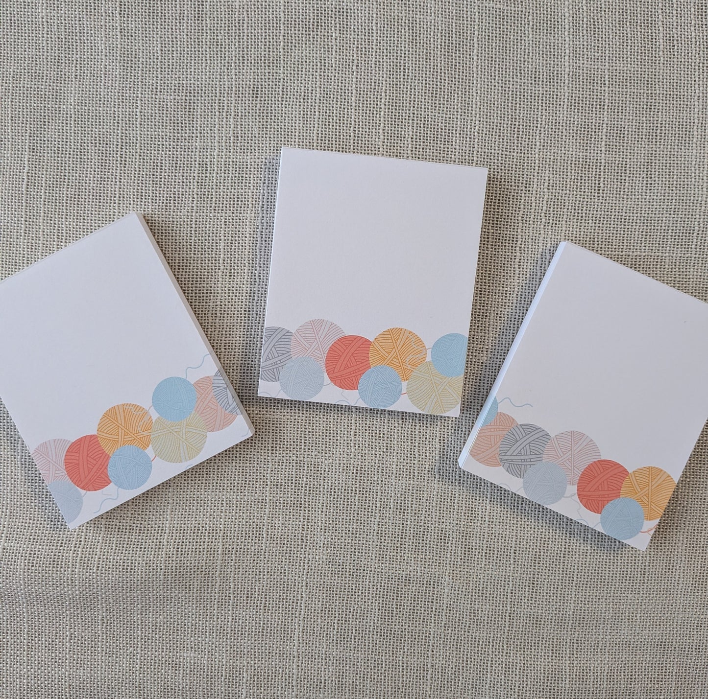 Liebevoll gestaltete Mini-Notizblöcke Bunte Wollknäuel | 3er Set