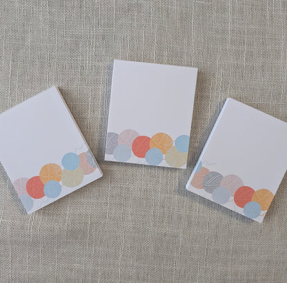 Liebevoll gestaltete Mini-Notizblöcke Bunte Wollknäuel | 3er Set