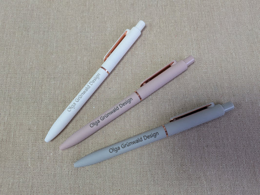Eleganter Kugelschreiber „OlgaGrünwaldDesign“ – Soft Pastell Stift | Roségold Details | Planner Zubehör