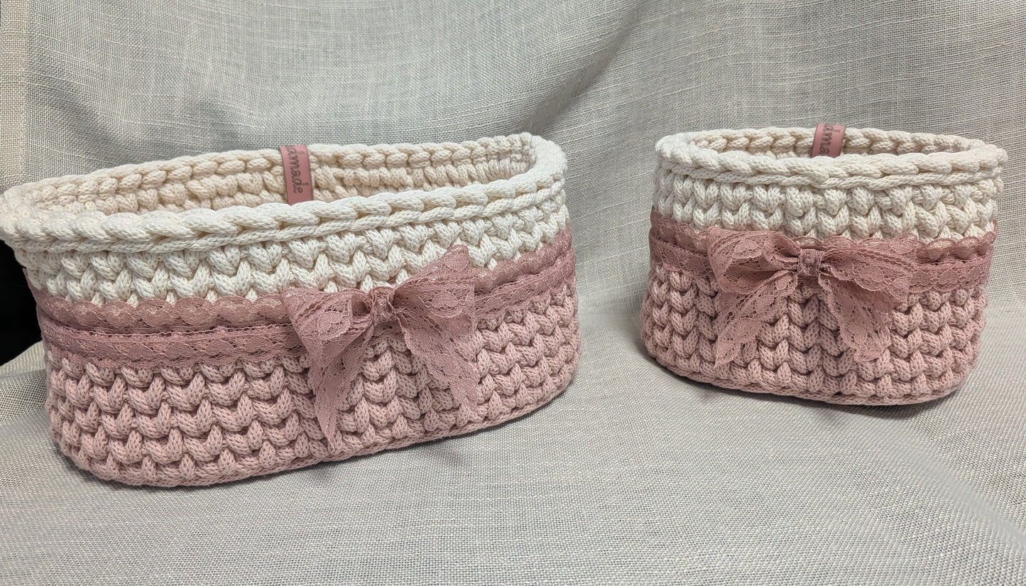 Gehäkelte Körbchen mit Schleife – 2er Set | Handgemacht | Aufbewahrung in Creme & Altrosa