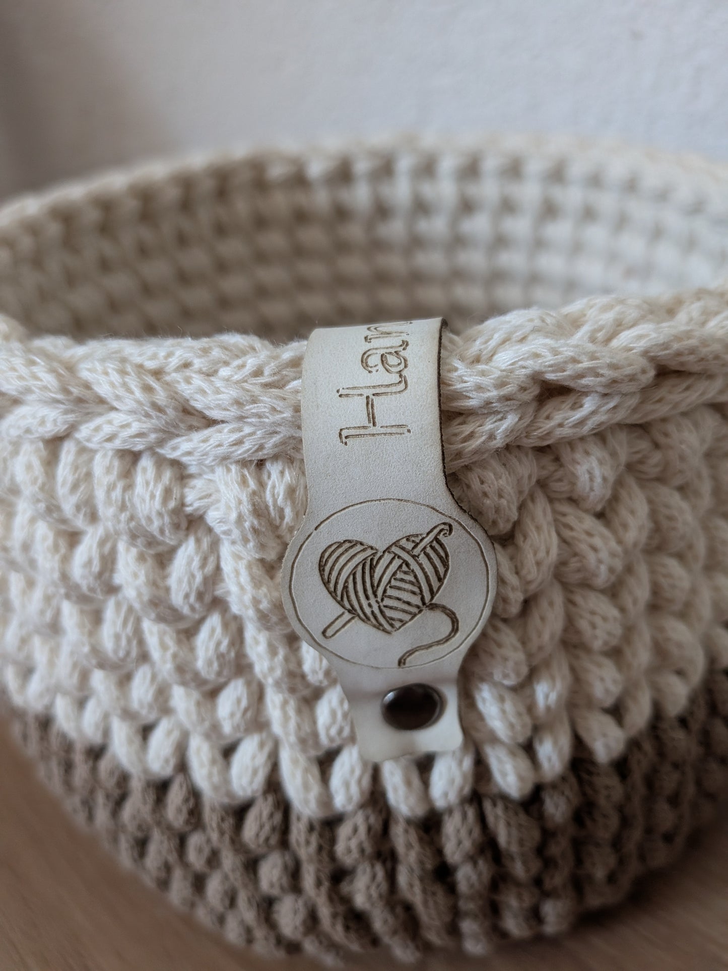 Gehäkelte Körbchen 2er Set – mit Holzboden | Beige & Creme | Handgemacht